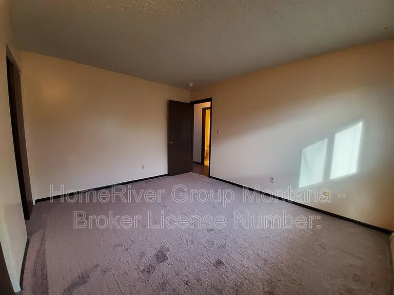 909 Pattee Creek Dr #E — Photo 8
