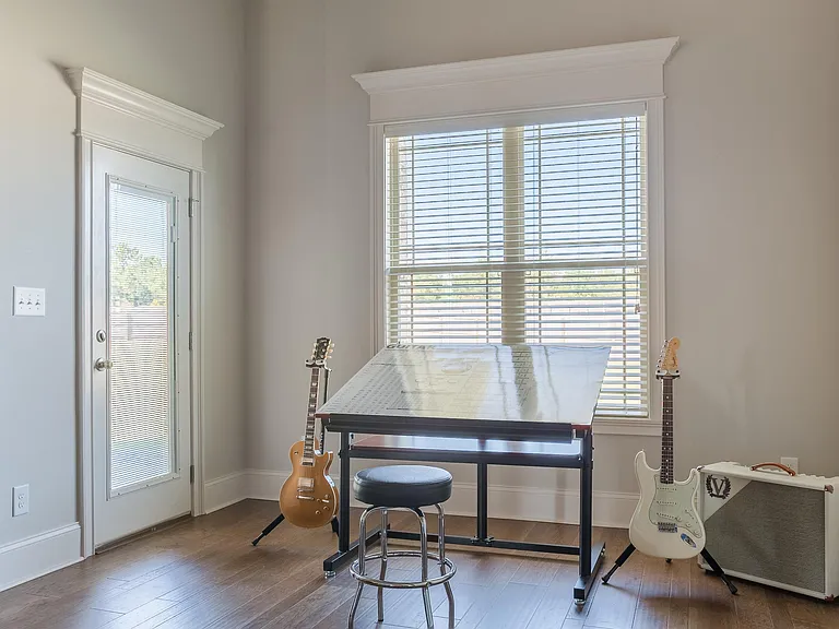 902 Abingdon Cv — Photo 15
