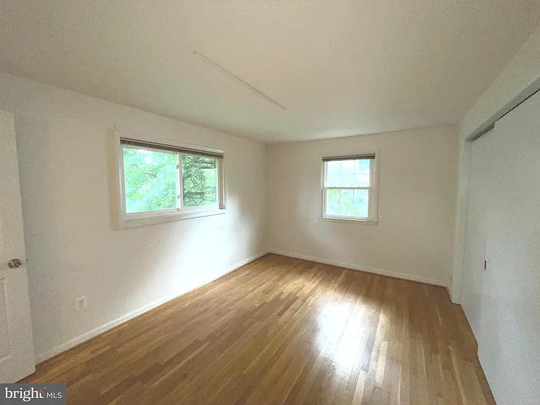 6933 Tyndale St — Photo 15