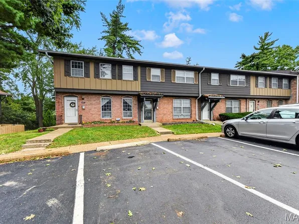 8820 Santa Bella Dr, Hazelwood, MO 63042