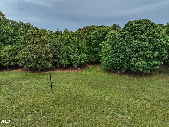 4th image of Hart Rd