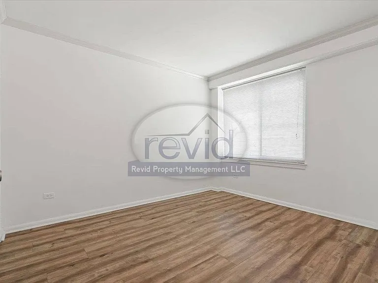 585 E Pkwy S #10 — Photo 5