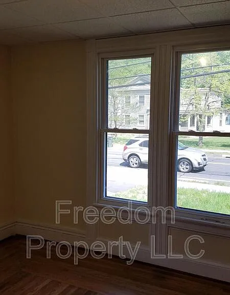 242 N Main St — Photo 17