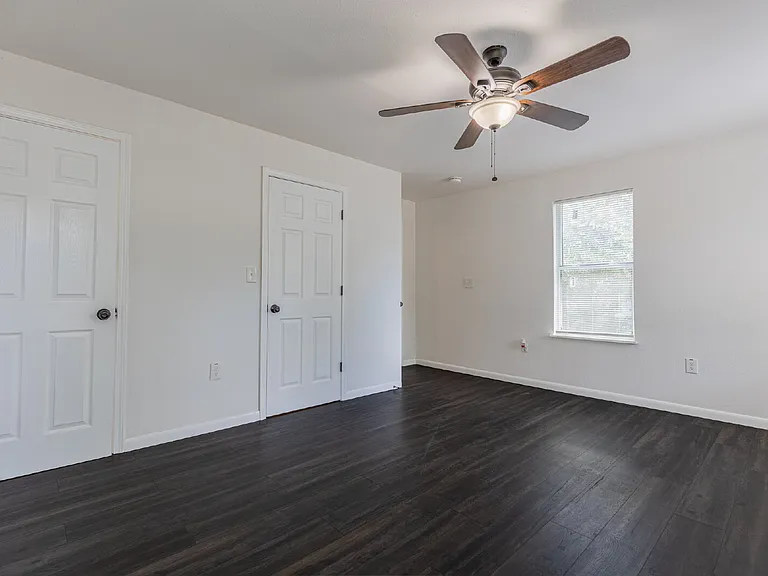 534 Walton Ave — Photo 20