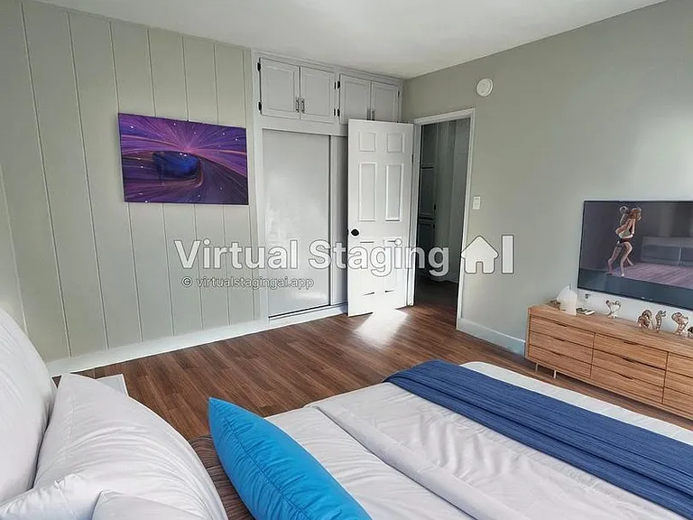 2622 S Manhattan Pl — Photo 3