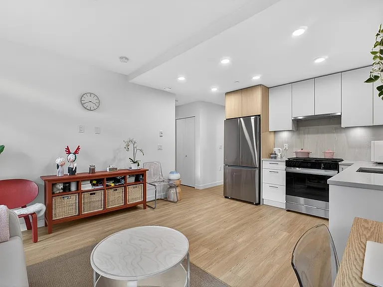 723 Grover Ave #210 — Photo 5