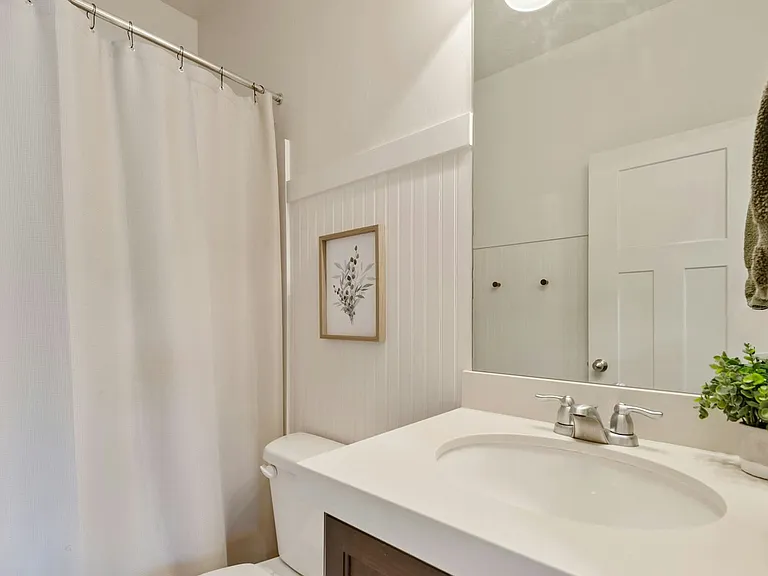 322 N 240 E — Photo 10