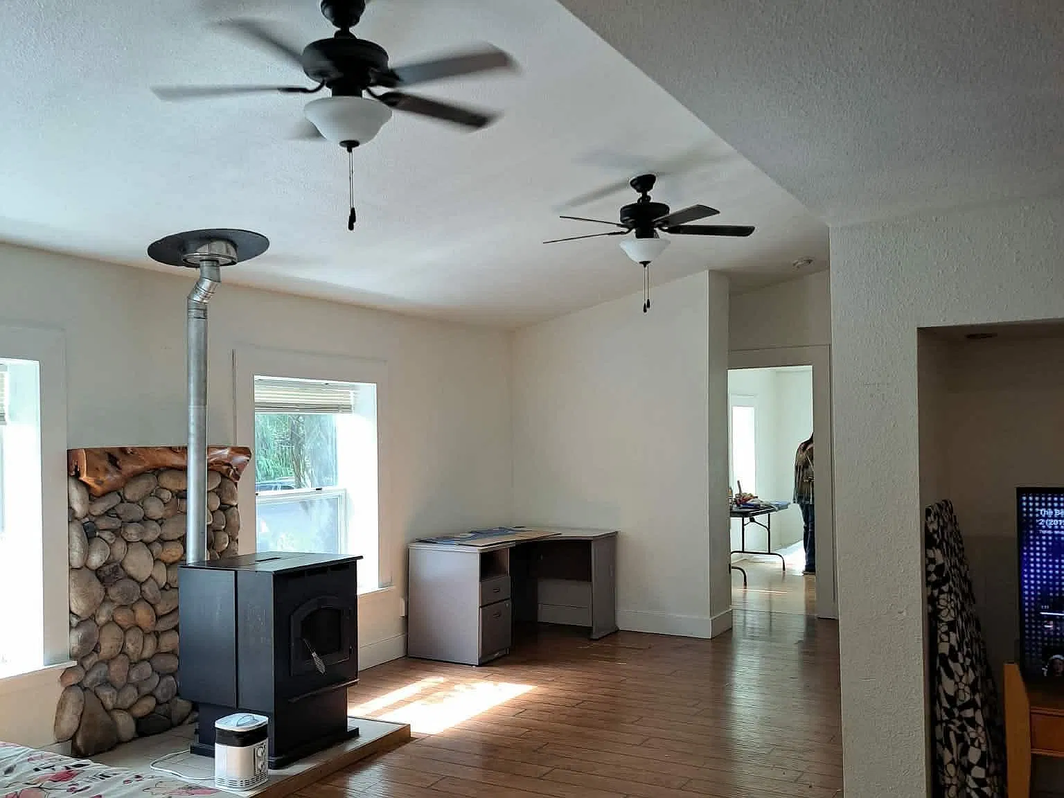 3 bed, 2634 sqft, $2,100 — Photo 2