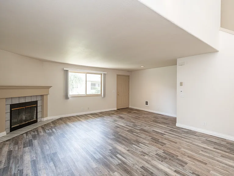 1050 NE Butler Market Rd #36 — Photo 3