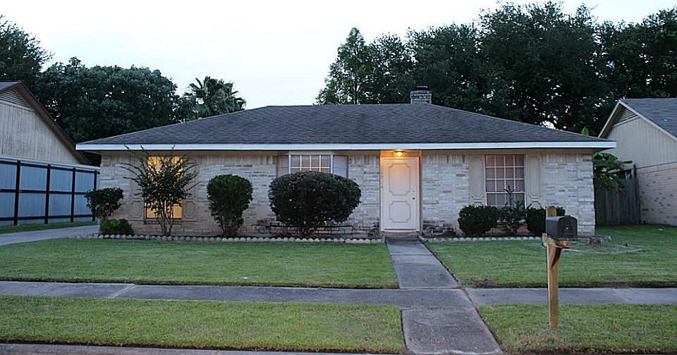 1st image of 15914 Pasadero Dr