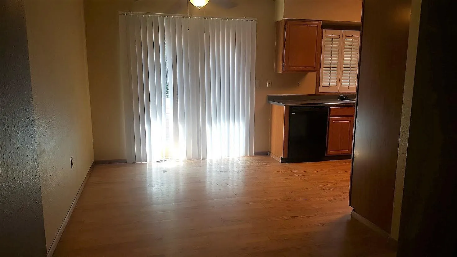3 bed, 2.5 bath, 1575 sqft, $2,200 — Photo 4