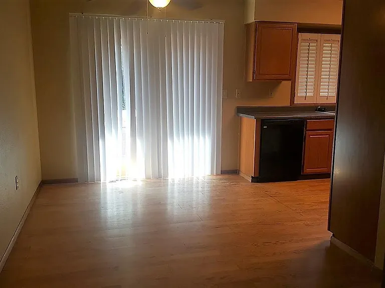 835 SE Lori Ct — Photo 4