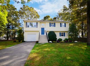 25 Rogers Ave, Huntington, NY 11743