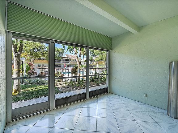 5th image of 860 SE 6th Avenue #304