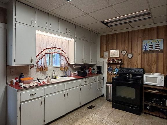 5th image of 332 N 12th St