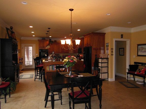 4th image of 4515 Lake Forest Dr