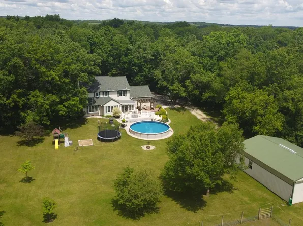 N6560 Paradise DRIVE, Burlington, WI 53105