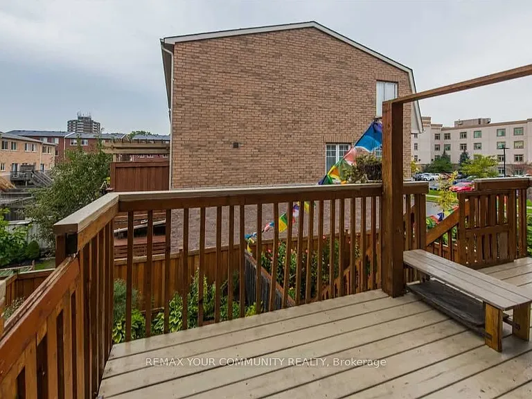 98 John Bell Cres — Photo 9