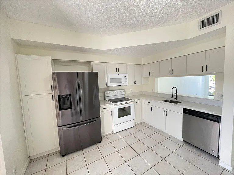 9844 NW 56th Pl — Photo 3