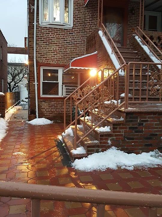 1st image of 937 E 54th St