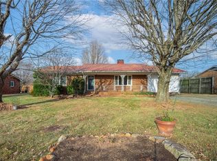 6922 Gra Lan Dr, Thomasville, NC 27360