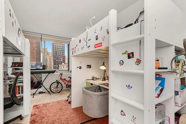 Rented by Compass | media 27