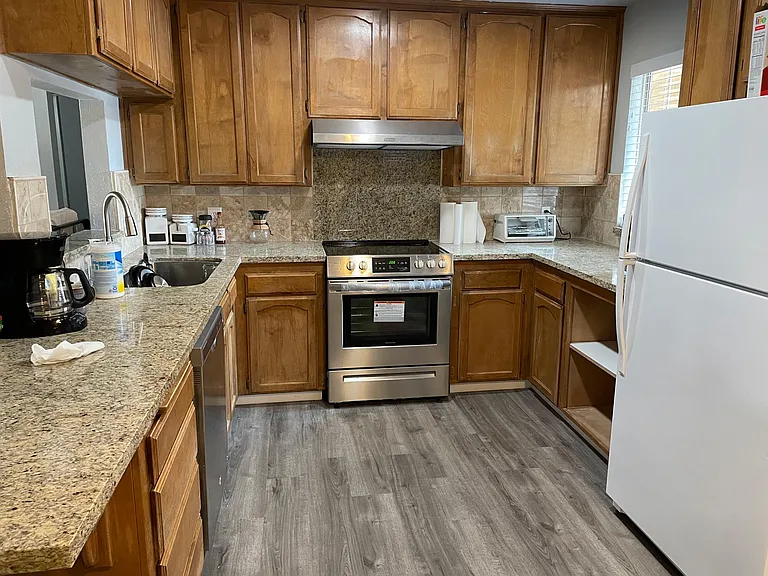 5568 W Calimyrna Ave — Photo 13