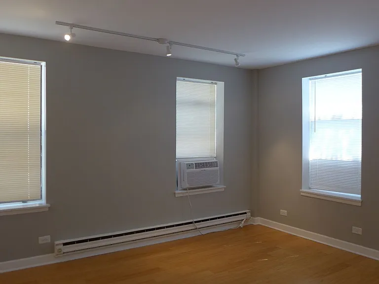 808-12 W Junior Terrace — Photo 3