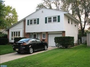 535 Hollywood Dr, Magnolia, NJ 08049