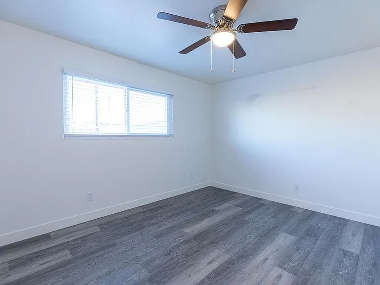 810 N Fairview St — Photo 9