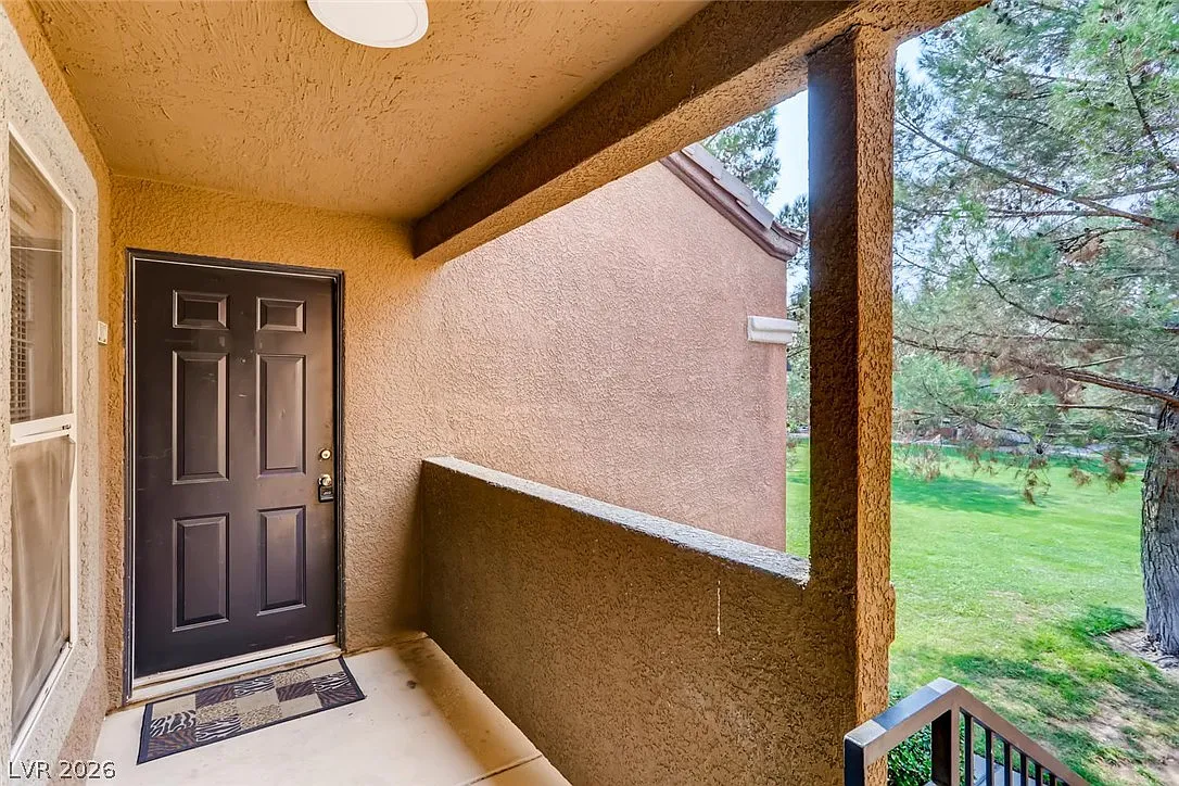 2 bed, 2.0 bath, 960 sqft, $1,530 — Photo 3