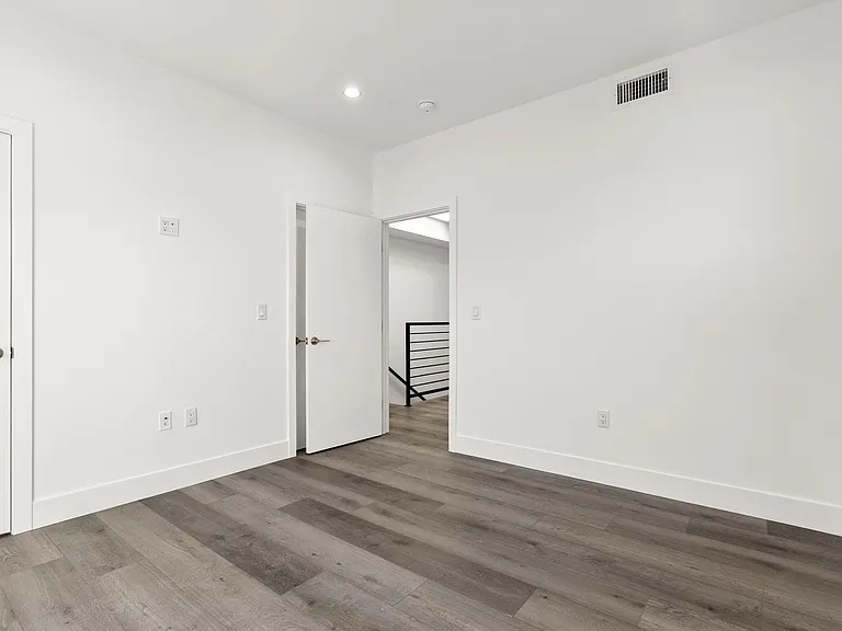 1034 N Oxford Ave — Photo 21