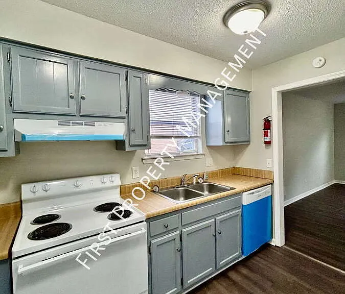 1288 Wright St — Photo 5