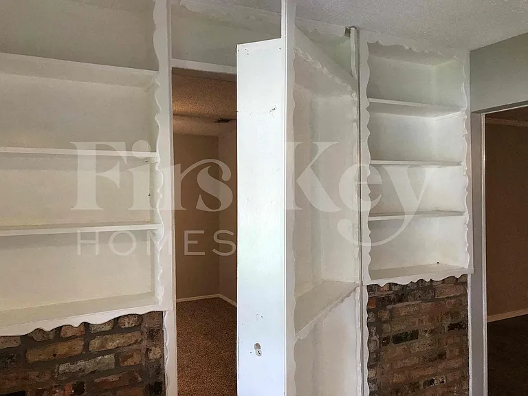 2710 Peachtree Ln — Photo 5
