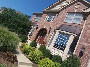 3721 Thunderbird Ln, Crystal Lake, IL 60012