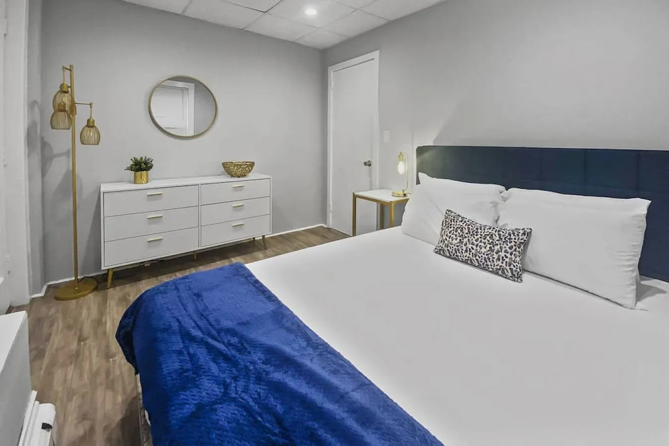 2 bed, 700 sqft, $3,200 — Photo 4