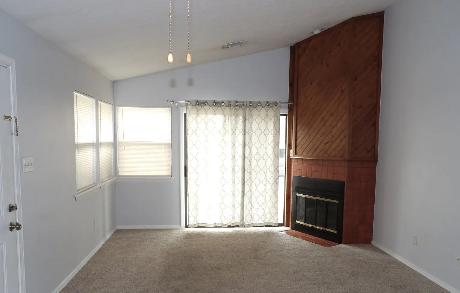2 bed, 912 sqft, $795 — Photo 2