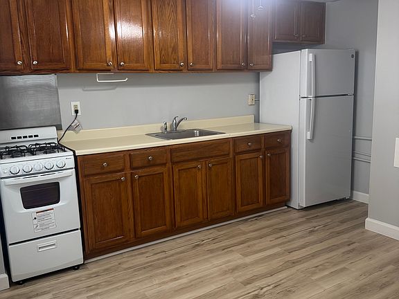 4th image of 97 Carroll View Ave