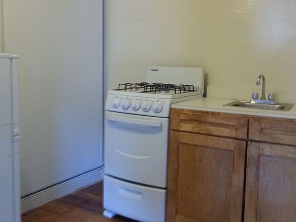 4th image of 843 S Mariposa Ave APT 20