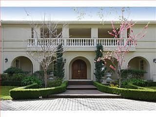 1st image of 9 Atherton Oaks Ln