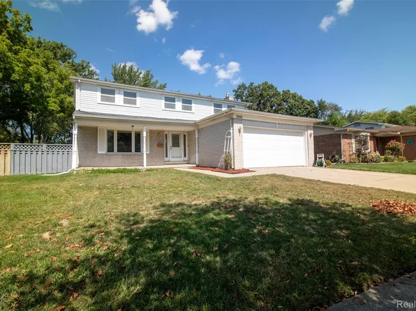 15048 Yorkshire St, Southgate, MI 48195