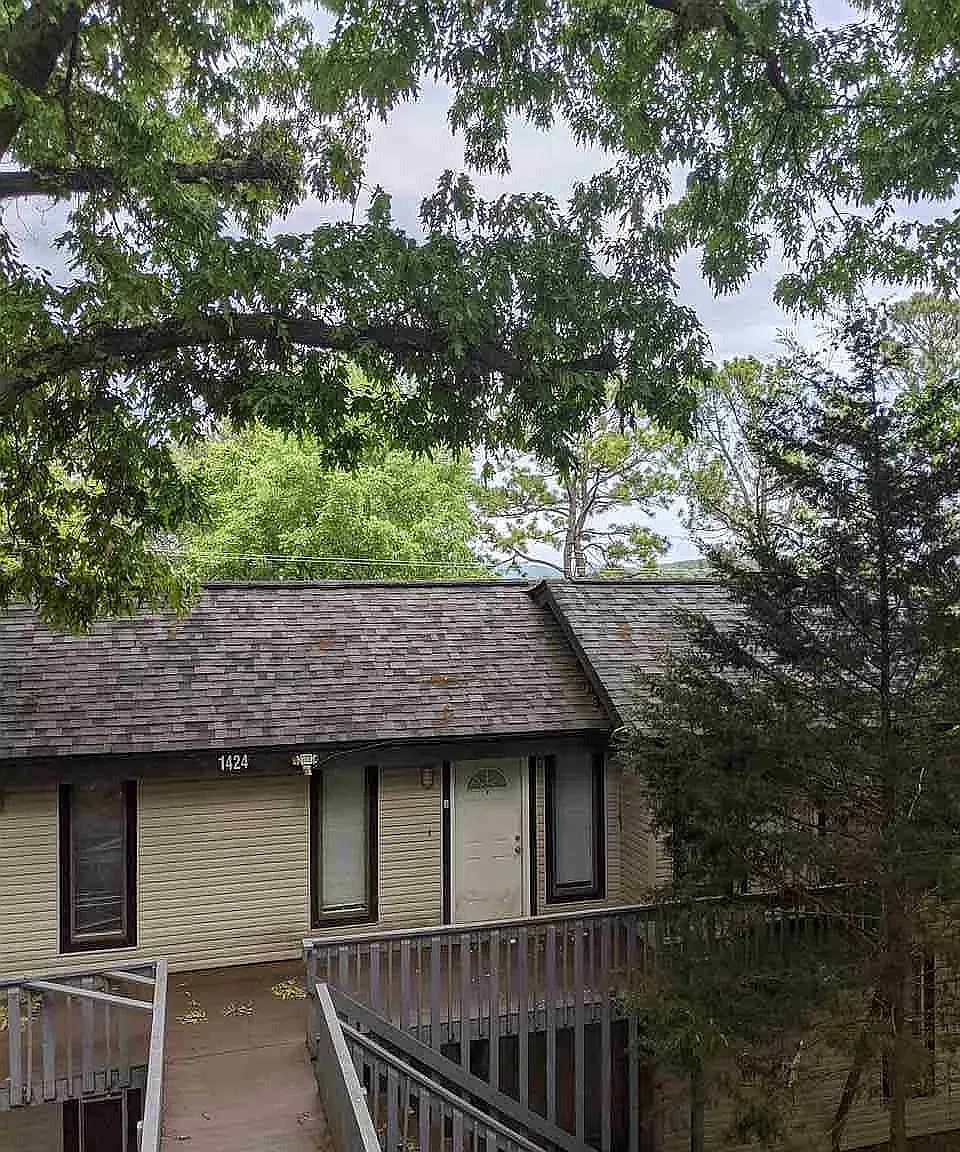 2 bed, 1.5 bath, 1000 sqft, $929 — Photo 1