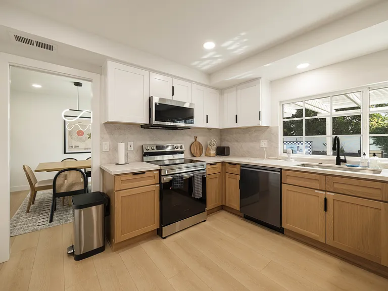 24262 Lysanda Dr — Photo 26