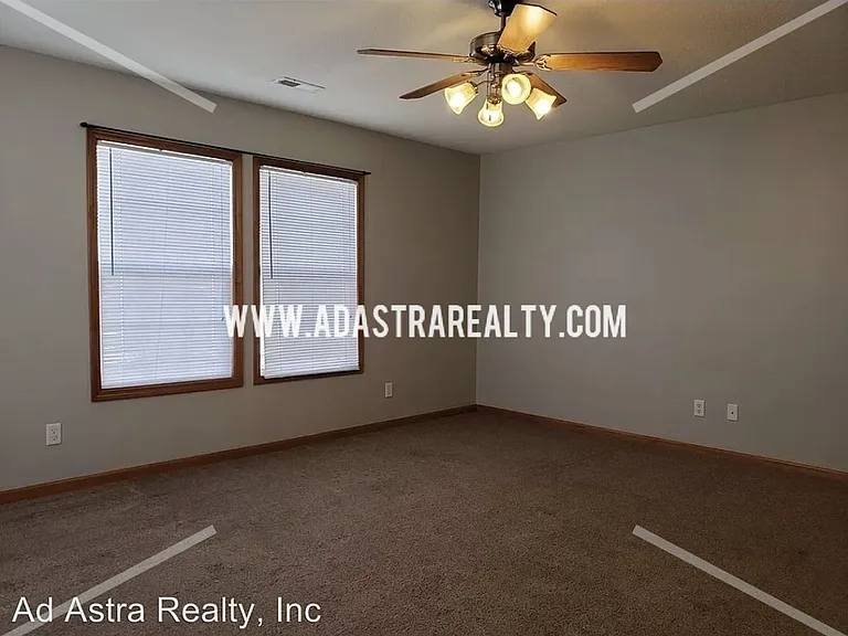 704 Meadow Ct — Photo 7