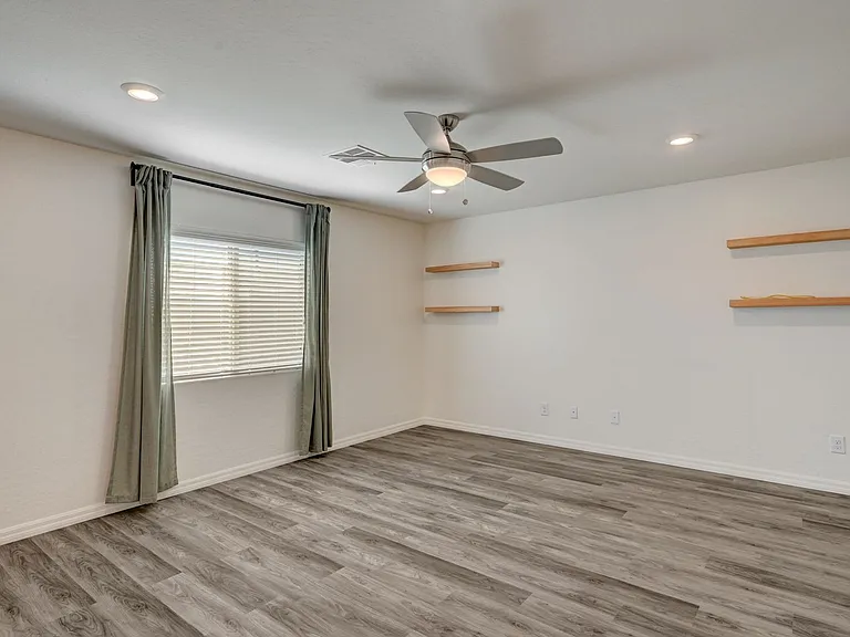 4116 Gold Desert St — Photo 16