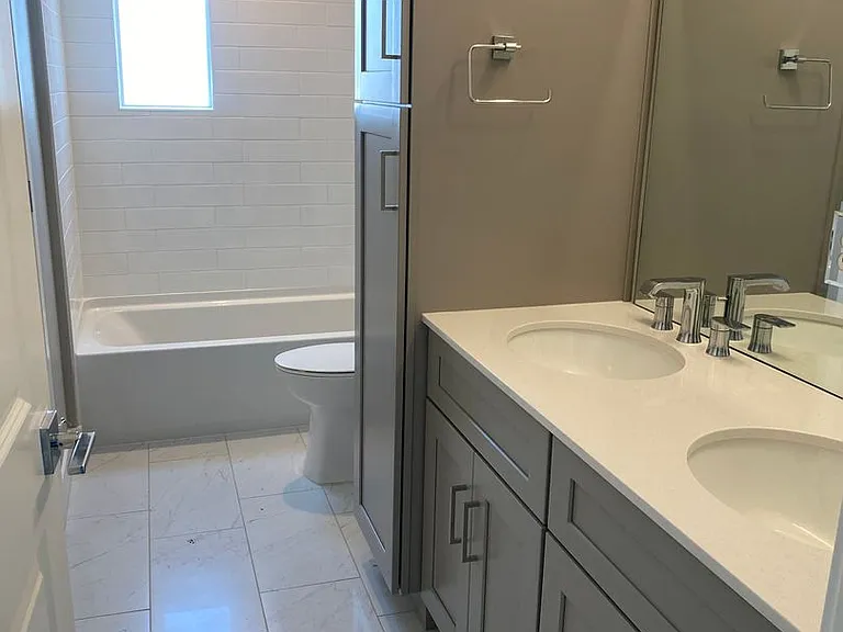 81 N Meade St — Photo 12