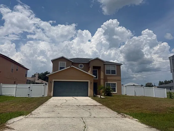 4 bed, 2.5 bath, 2113 sqft, $2,000 — Photo 2