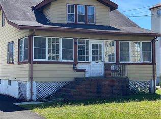 22 Vernon Pl, Stamford, CT 06902