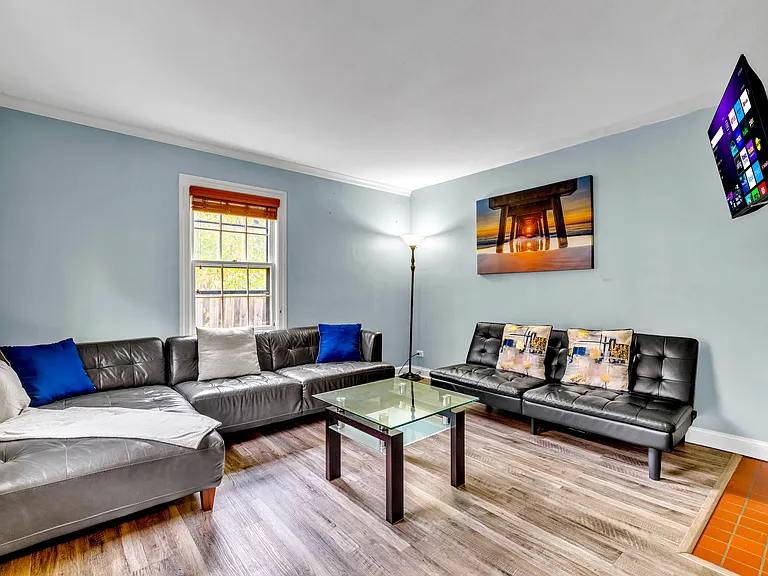 124 Oak Knolls Ave — Photo 2