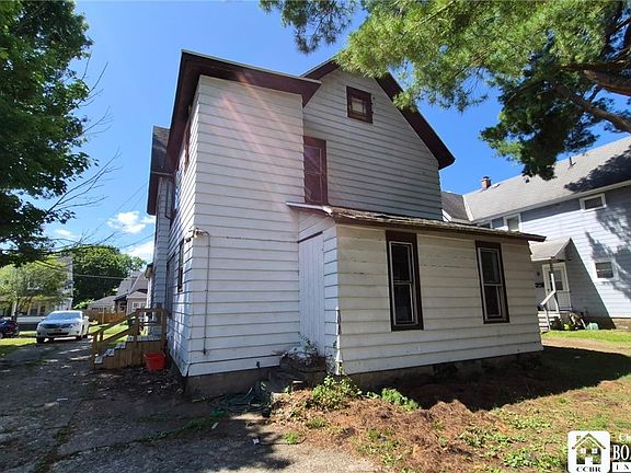3rd image of 12 Crown St